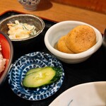 うお徳 - マカロニサラダ、きゅうり浅漬け、がんもどき煮物