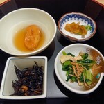 日本料理　伊せ吟 - じゃが芋揚げ饅頭・ひじき煮・小松菜煮浸し・漬物
