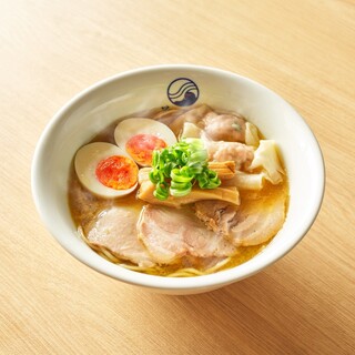 スープや麺、トッピングに至るまでこだわった「中華そば」をぜひ