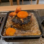 焼肉こじま離れ - ハンバーグ（M）、こだわり卵、ウインナー
