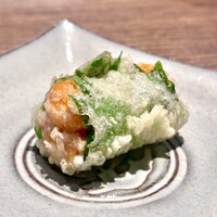 江戸前晋作 - 雲丹大葉巻き　大葉は揚がってるけど雲丹はほぼ生。トロトロの雲丹が溶け出します♪♪