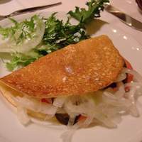 スンガリー 新宿東口本店 - サーモンマリネのクレープ包み