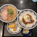 博多麺房 赤のれん 丸ビル店 - 肉ご飯の(温玉のせ)ミニらーめんセット ¥1,350