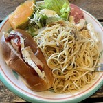 BUNKAYA - ランチスパドッグ(オイルサーディン) 850円