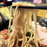 横横家 - 麺のアップ