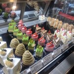 パティスリー フラワー - ショーケースケーキ