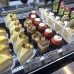 パティスリー フラワー - ショーケースケーキ