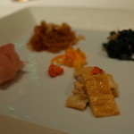 メゾン・ド・ユーロン - 前菜5点盛り 京の菊菜 湯葉と蟹味噌ミルフィーユ 蕪の赤酢漬け 生のクラゲ オレンジ芋チップ 2014.11.2x