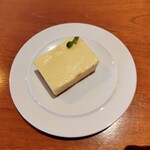 ラジ・カフェ・アパートメント - チーズケーキ