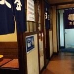 居酒屋 天金 - カウンターとボックス席