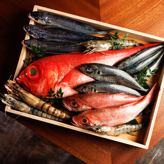 旬な食材を厳選。豊富な創作料理を堪能。