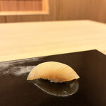 鮨 八咫烏 - 泥障烏賊