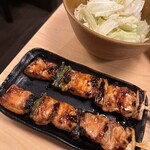 鳥貴族  - 料理写真:むね貴族焼きたれ　キャベツ盛り