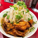 豚らーめん ミドリカワ - 料理写真:ライト（並盛）@¥990＋トロ豚@¥150（ヤサイマシ）