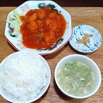 王麺飯店 - エビチリ定食＠９３０円（税込）