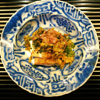 独自の仕入れと多彩な器で飽きの来ない独自の日本料理を