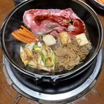 豚捨 - 野菜類を寄せてスペースを作り、２枚目の牛肉を焼く