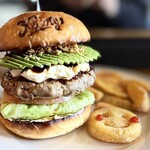 3Rings - アボカドクリームチーズてりやきバーガー2100円
