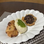 森岡商店 - 牛すじ・椎茸・蓮根(❓)のトリオ( ・∇・)