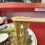 ラーメン 福 - 麺はこんな感じ〜♪