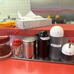 ラーメン 福 - 卓上の様子