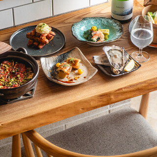 木の温もりを感じられる空間で素直な和食を