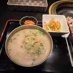 焼肉 炭火亭 - 牛骨スジクッパ（1000円・税込）