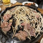 羊肉炭火焼 肉汁屋 - 