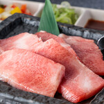 徳川焼肉センター - 料理写真:黒毛和牛特上カルビ