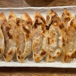 餃子の酒場マイケル - マイケル焼餃子②人前〜※ハッピーアワーで税込198円×②