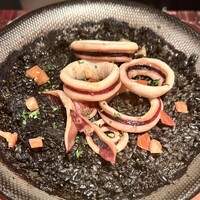 白金Baru - イカ墨のパエリア