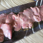 ろばたやき山ろく - 地鶏レバー焼き702円。