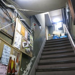 Yoshino - その怪しげな階段を登ると・・・。