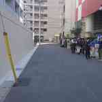 中華蕎麦 とみ田 - 午前10時40分の時点でこれだけ並んでいるのは凄いなぁと思いつつ列に並び