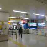 中華蕎麦 とみ田 - すぐ近くの改札を通った後は