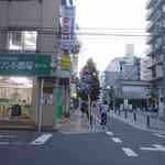 中華蕎麦 とみ田 - 左手にハーブランド薬局が見えてきた所で左折すると、先日足を運んだ松戸中華そば富田食堂がありますが