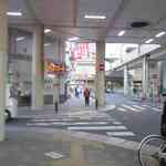 中華蕎麦 とみ田 - モスバーガーを越えて、奥にビクトリーと書かれた看板が見えてきたら