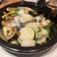 The Kitchen Salvatore Cuomo NAGOYA - 厳選野菜と燻製モッツァレラのオーブン焼き　アンチョビバターソース