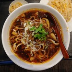 海月飯店 - 麻辣刀削麺＋半チャーハン＠¥880円