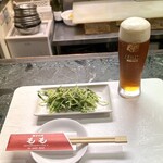 餃子の店 もも - ビールと餃子しか頼んでません