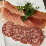 焼肉KAJIYA - 生ハムとサラミの盛り合わせ