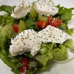 焼肉KAJIYA - フルーツとフロマージュブランのサラダ