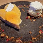 Tsuchi 農園野菜とチーズ料理 - すだち香る柿のチーズタルト