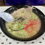 びっくり食堂 - とんこつらーめん