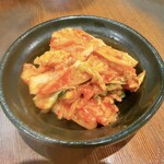 神泉ホルモン 三百屋 - 白菜キムチ