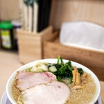 ラーメンみなみ - 料理写真:背脂中華