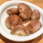 神泉ホルモン 三百屋 - 椎茸は必須！大好き！