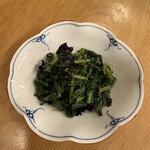 向井酒の店 - 季節野菜のごま和え（この日はダイコン葉）