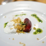 チニャーレエノテカ - ビーツ、ブッラータにキヌア