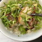 松屋 - 豚カルビの焦げ目も、見た目だけでも食欲をそそりました(*´꒳`*)  その時の店員さんの腕次第もあるのかも？